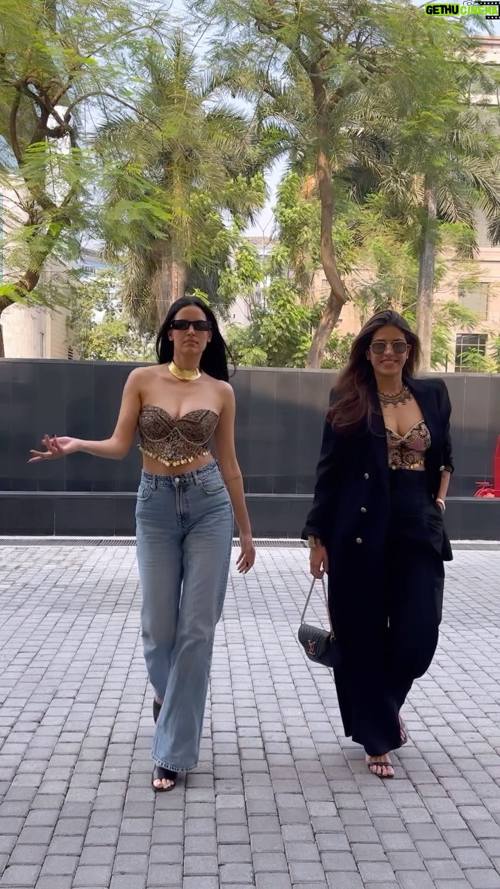 Natasa Stankovic Instagram - How do pretty girls walk?! Like this! 😝