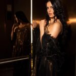 Natasa Stankovic Instagram - golden girl ✨ Outfit @abujanisandeepkhosla