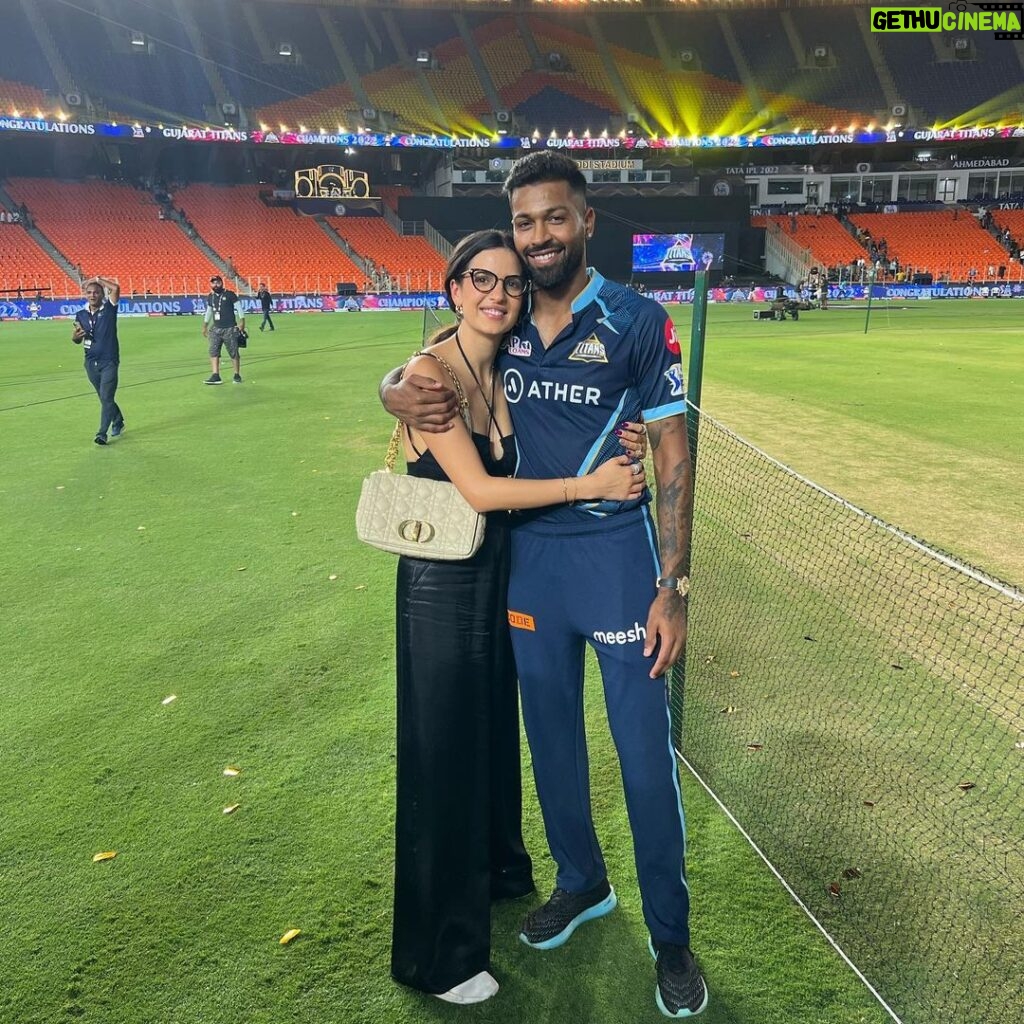 Natasa Stankovic Instagram - What a night! What a win 🏆 We love you @hardikpandya93 ❤️ you deserve this and much more! ✨ #proud #champions Congratulations team you all were amazing 🤩 🏆❤️💪🏼 @gujarat_titans