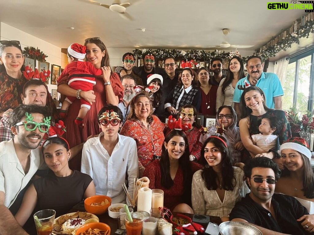 Navya Naveli Nanda Instagram - A Merry Merry Christmas 🎅🏽♥️🎄
