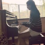 Navya Naveli Nanda Instagram - Music ft sounds of Mumbai traffic 🎶