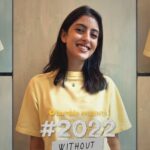 Navya Naveli Nanda Instagram - To being a busier bee in 2023 🐝💛#2022WithoutFilters Use @bumble_india’s new audio to look back at a year with giggles and grins 🤓