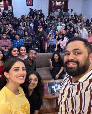 Navya Naveli Nanda Instagram - How this roadshow is going so far… 

#YouGrowGirl a @weareyuvaa roadshow empowered by @lorealparis @lorealindia 🚘❤️

#4 is @chakramm_ rejecting my creative shot taking ideas! 

@tanejamainhoon @yash_pise @shachilapasia @sound_of_incantations @soniab15 @chakramm_ @_gokulpillai @gokul1997 @kevinkennethlee