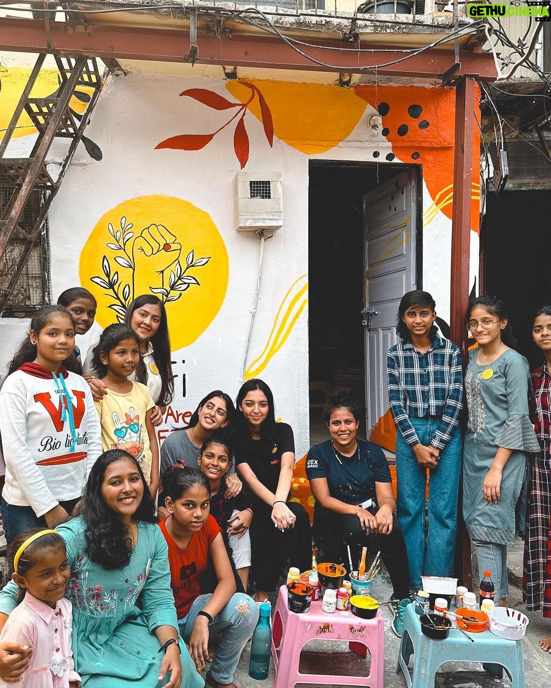 Navya Naveli Nanda Instagram - Sunday’s with @nyayri ❤️ Celebrating a special milestone of 400 hours of free legal counselling with the launch of our comic books for children on legal rights in collaboration with @dabung.girl 🦸🏻♀️👊🏼💫 @nyayri is #WithYouForJustice 🙌🏼 Shoutout to the best team ever who make all of this possible: @__poojamundada @_kulkarni.shreya_ @iamsaradewan @adv.manasi @rizvi.yamina Art by: @danette_gomes Mulund West
