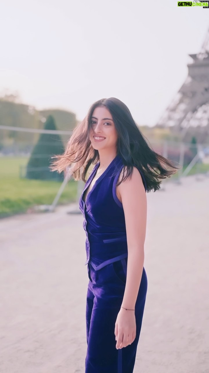 Navya Naveli Nanda Instagram - Grateful for the chance to be here with @lorealparis ♥️ Grateful for the chance to represent my country tonight alongside so many others! Grateful for everyone who made this possible. Just… very very grateful 🙏🏻🥺 #LeDefileLoreal #WalkYourWorth Paris, France