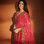 Navya Naveli Nanda Instagram - @abujanisandeepkhosla ♥️🌼✨ Photographed by: @kadamajay