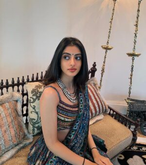 Navya Naveli Nanda Instagram - 🙋🏻‍♀️