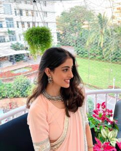 Navya Naveli Nanda Instagram - 🌸🌝 ft. my white hair :)
