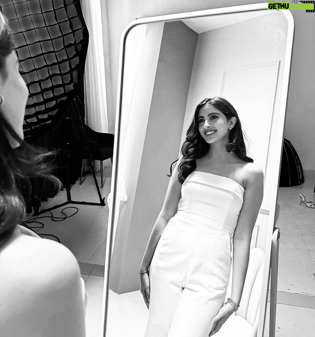 Navya Naveli Nanda Instagram - Something exciting coming up with @lorealparis 🖤