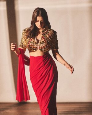 Navya Naveli Nanda Instagram - Always & forever in @abujanisandeepkhosla 

@krisann.figueiredo.mua 
@suprabha_jadhav 
@who_wore_what_when 
@sheldon.santos