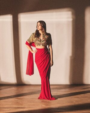 Navya Naveli Nanda Instagram - Always & forever in @abujanisandeepkhosla 

@krisann.figueiredo.mua 
@suprabha_jadhav 
@who_wore_what_when 
@sheldon.santos