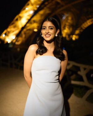 Navya Naveli Nanda Instagram - A night with @lorealparis 💫

📷: @shakeelbinafzal 

Styled by: @alliaalrufai @shubhangini_gupta 
Wearing: @safiyaa_official @stevemaddenindia @iblamebeads 
HMU: @clotildehairstylist