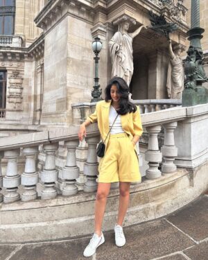 Navya Naveli Nanda Instagram - 4 cups of coffee down… 💛

@alliaalrufai @shubhangini_gupta @lorealparis