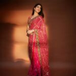 Navya Naveli Nanda Instagram - @abujanisandeepkhosla ♥️🌼✨ Photographed by: @kadamajay