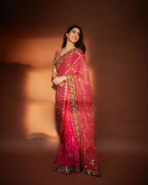 Navya Naveli Nanda Instagram - @abujanisandeepkhosla ♥️🌼✨

Photographed by: @kadamajay