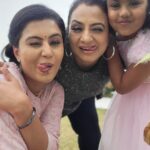 Neha Gowda Instagram - There I go with jaaji ....... @neharamakrishna @vaniharishchandra . . #kannadasongs #kannada #karnataka #sandalwood #kannadaactress #kannadamusically #kannadamovies #kannadadubsmash #yash #kannadatrolls #dboss #kicchasudeep #mysore #official #kannadamemes #darshan #bangalore #kannadafilm #mandya #kgf #kannadiga #kannadacinema #kannadamusic #kannadigaru #sandalwoodactress #bengaluru #ashikarangnath #puneethrajkumar #hubli #rachitaram Namma Bengaluru- ನಮ್ಮ ಬೆಂಗಳೂರು