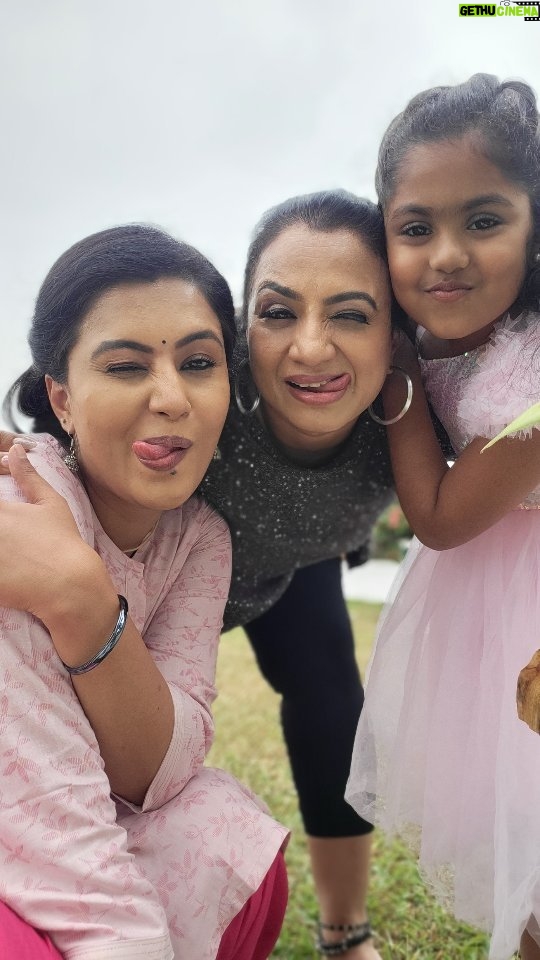 Neha Gowda Instagram - There I go with jaaji ....... @neharamakrishna @vaniharishchandra . . #kannadasongs #kannada #karnataka #sandalwood #kannadaactress #kannadamusically #kannadamovies #kannadadubsmash #yash #kannadatrolls #dboss #kicchasudeep #mysore #official #kannadamemes #darshan #bangalore #kannadafilm #mandya #kgf #kannadiga #kannadacinema #kannadamusic #kannadigaru #sandalwoodactress #bengaluru #ashikarangnath #puneethrajkumar #hubli #rachitaram Namma Bengaluru- ನಮ್ಮ ಬೆಂಗಳೂರು