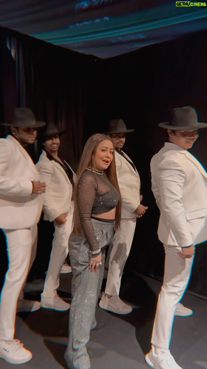 Neha Kakkar - 1.9 Million Likes - 🚓