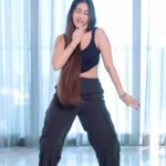 Neha Kakkar Instagram - Plz don’t burst Patakhas coz my bestie is one! 😍 @dhanashree9 I’m still tripping on this reel of yours 🙊 Happy Diwali Everyone!! #GaadiKaali