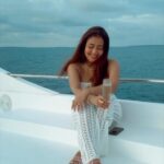 Neha Kakkar Instagram - #Broken out now! 🫰🏼 @tonyjrlive @poeticrabbitmusic @aakashrijia @prathmesh.chaukekar @rinkeshmakwana