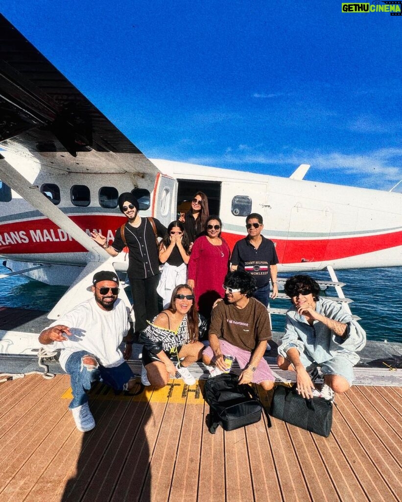 Neha Kakkar Instagram - And our Family Trip to Maldives beginssss! ❤️‍🔥 Much love! @transmaldivian @sunsiyamresorts @holidays2cherish #TransMaldivian #TravelConfidentlywithTMA #TMAExperience