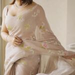 Neha Pendse Instagram - 6 yards of beauty @nadiyapaar