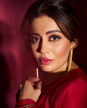 Neha Pendse Instagram - Christmas razzmatazz with  @cosmoindia 
Styled and customised @nehachaudhary_ 
Earrings & cuff: @parishrijewellery 
Bangles: @elabore.in 
Makeup @malcolm_m_fernandes 
Hair @nikampatel12
Clicked @akshay_26
Managed @brewbackersmedia