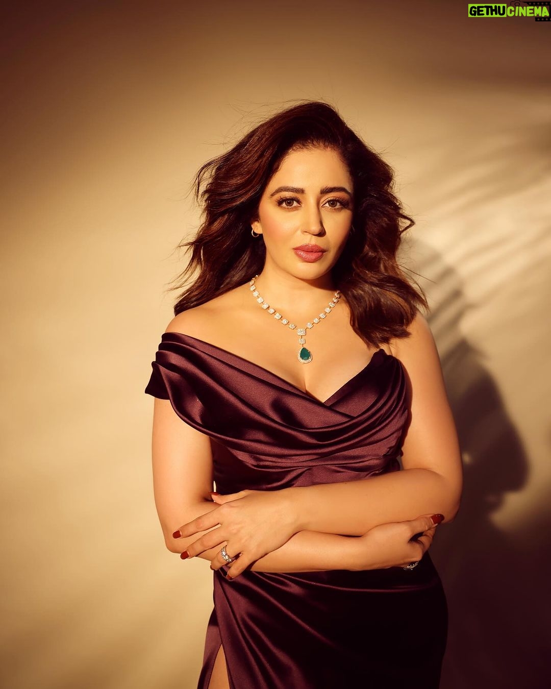 Neha Pendse Instagram - Thank u ITA awards. U were splendid. Styled and customised @kansalsunakshi Necklace- @gehnajewellers1 Ring - @rubans.in Asisted @himanishukla48 Makeup @malcolm_m_fernandes Hair @thakuramit190 Clicked @shrutisbagwe @santushtimahadeo big love
