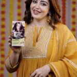 Neha Pendse Instagram - All set for Diwali ✨✨!! I amped up my look with a hair makeover all by myself💁🏻! and when my family saw my look their reactions were crazy🤯....check it out! Ps:- Special thanks to Garnier’s Virtual Try-On Tool for helping me find the perfect shade for myself✅ Hair colour courtesy: @garnierindia Shade: 5.32 Caramel Brown #collab #ColorfulReactions #GetReadyWithGarnier