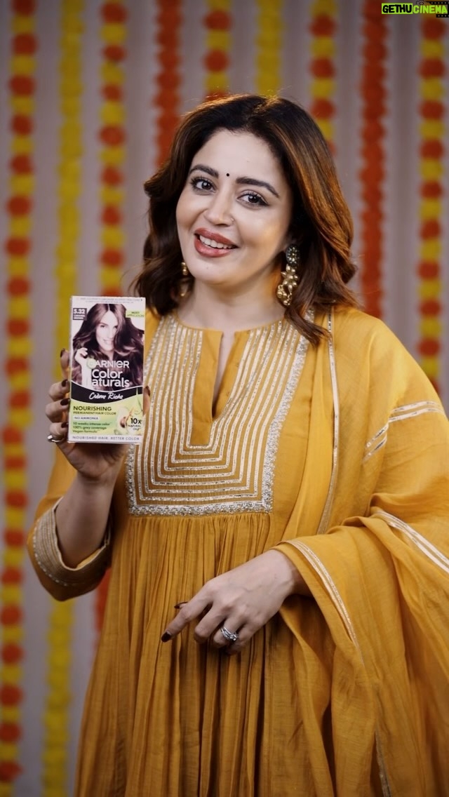 Neha Pendse Instagram - All set for Diwali ✨✨!! I amped up my look with a hair makeover all by myself💁🏻! and when my family saw my look their reactions were crazy🤯....check it out! Ps:- Special thanks to Garnier’s Virtual Try-On Tool for helping me find the perfect shade for myself✅ Hair colour courtesy: @garnierindia Shade: 5.32 Caramel Brown #collab #ColorfulReactions #GetReadyWithGarnier