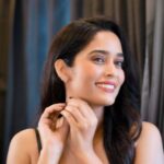 Neha Saxena Instagram - #Ad Stepping out of my heavy jewellery era to enter into a world of modern minimal jewellery with @CaratLane💜 Use code "NEHA5" and get 5% off on ALL diamond jewellery @CaratLane on min purchase of ₹15,000✨ #CaratLane #KhulKeKaroExpress #MyCaratLaneStory #GiftACaratLane