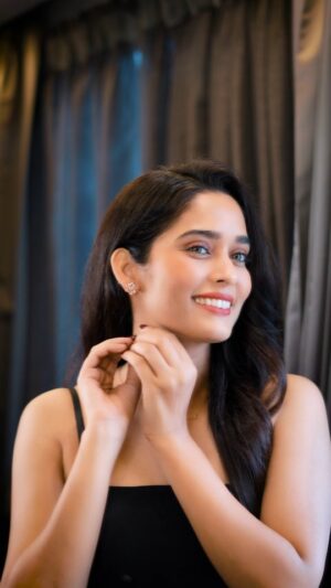 Neha Saxena Instagram - #Ad Stepping out of my heavy jewellery era to enter into a world of modern minimal jewellery with @CaratLane💜

Use code "NEHA5" and get 5% off on ALL diamond jewellery @CaratLane on min purchase of ₹15,000✨

#CaratLane #KhulKeKaroExpress #MyCaratLaneStory #GiftACaratLane