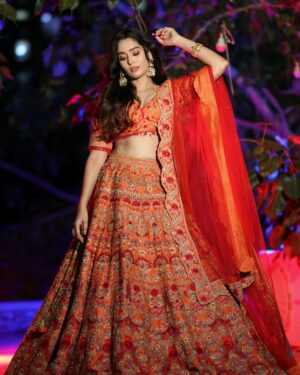 Neha Saxena Instagram - 🧡

MUA - @tanyamakeoverofficial 
@karishmakaakarishma 
Outfit- @krupa_jain 
📷- @sk_.click