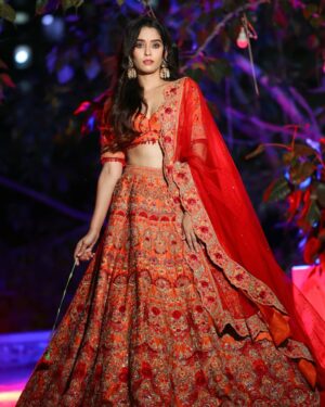 Neha Saxena Instagram - 🧡

MUA - @tanyamakeoverofficial 
@karishmakaakarishma 
Outfit- @krupa_jain 
📷- @sk_.click