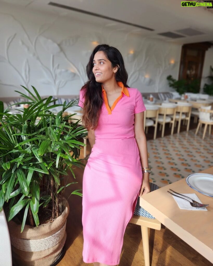 Neha Saxena Instagram - Brunch dates 🍲🥖 . . #brunch #foodie #sisters