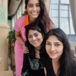 Neha Saxena Instagram - Brunch dates 🍲🥖 . . #brunch #foodie #sisters