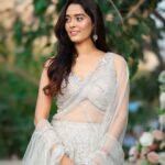 Neha Saxena Instagram – 🕊
@tanyamakeoverofficial @karishmakaakarishma 
@sk_.click 
@krupa_jain