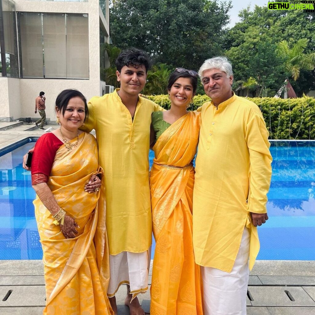Nidhi Bhanushali Instagram - Happy Dhanteras!💖