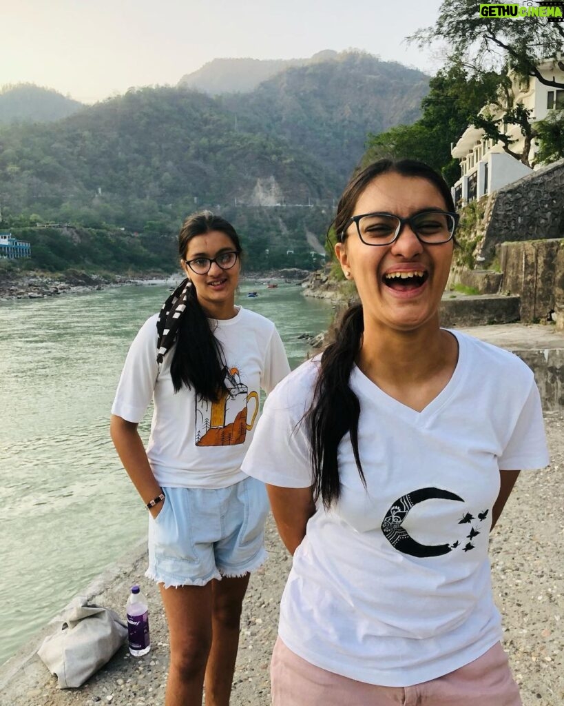 Nidhi Bhanushali Instagram - My (not so little) little sisters decided to come over for their summer vacation and I had me a ball bossing them around 😁