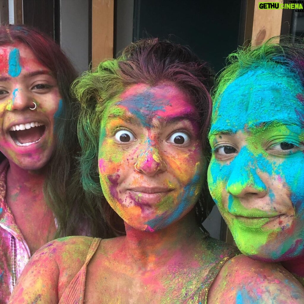 Nidhi Bhanushali Instagram - So grateful for this day to have repeatedly, with out fail, every year filled my life with joy and colours (literally). Happy Holi 🌈 Taking this opportunity to share this cute video @surfingindia & @shreyas__pawar made from last year’s holi. P.s. - Incredibly missing my family and friends back at home. This occasion will always be slightly incomplete without them by my side.