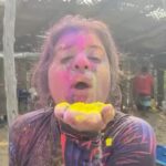 Nidhi Bhanushali Instagram - So grateful for this day to have repeatedly, with out fail, every year filled my life with joy and colours (literally). Happy Holi 🌈 Taking this opportunity to share this cute video @surfingindia & @shreyas__pawar made from last year’s holi. P.s. - Incredibly missing my family and friends back at home. This occasion will always be slightly incomplete without them by my side.