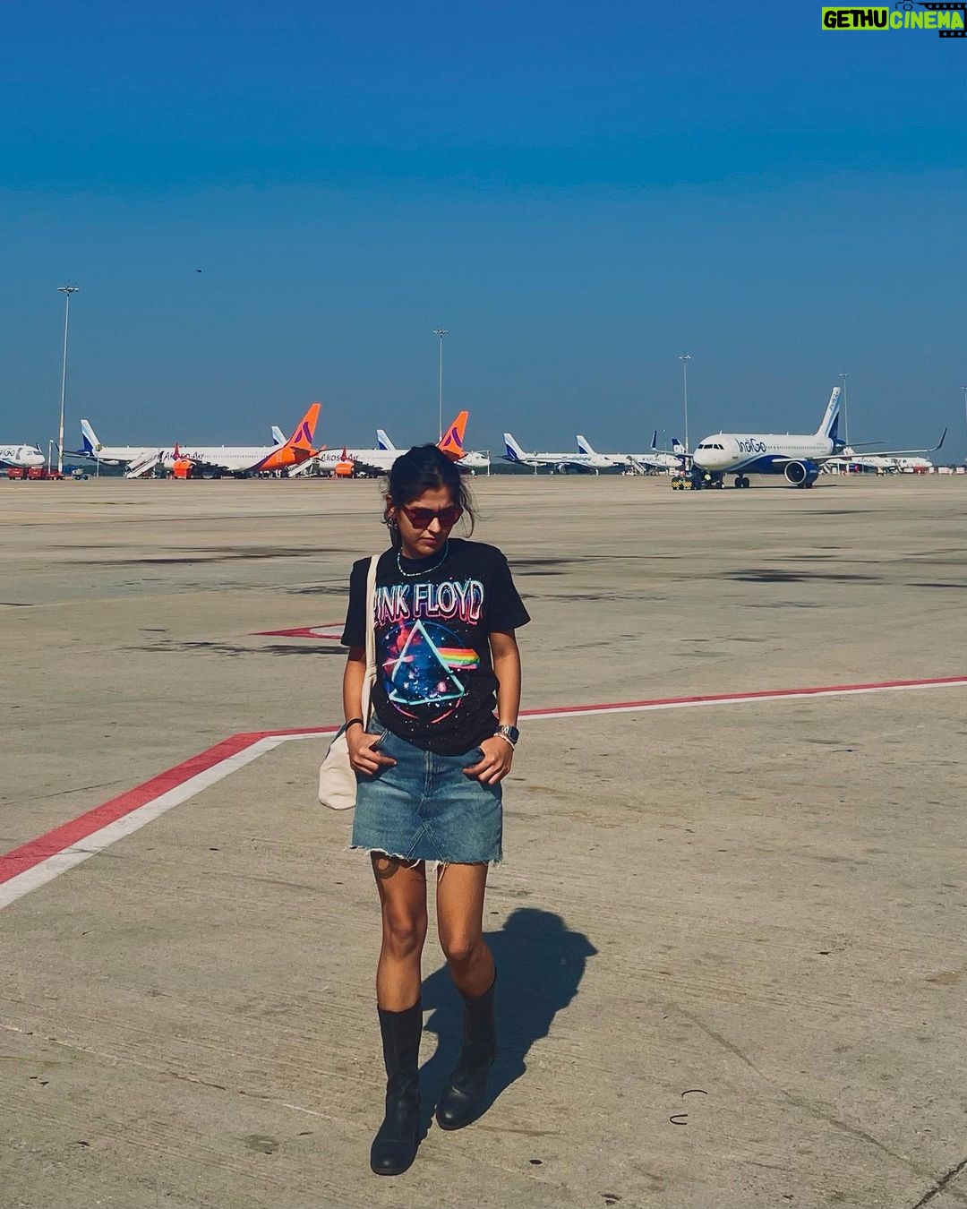 Nidhi Bhanushali Instagram - Hey you, would you help me to carry the stone? Open your heart, I’m coming home.