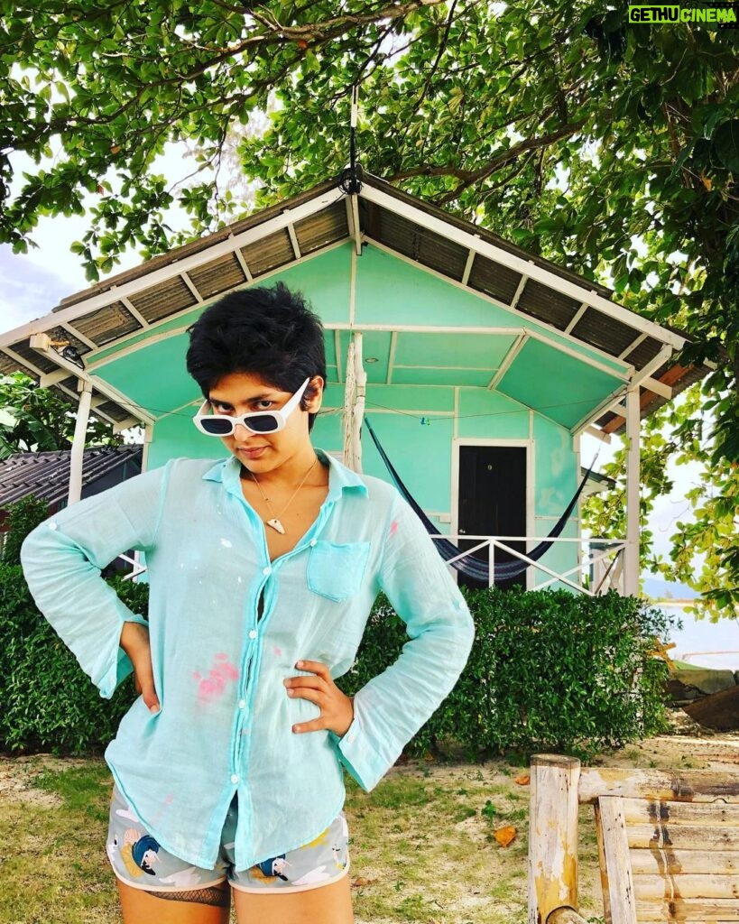 Nidhi Bhanushali Instagram - Painted this beautiful new house that I’m moving into but at what cost. RIP favourite shirt. Koh Phangan เกาะพะง้น