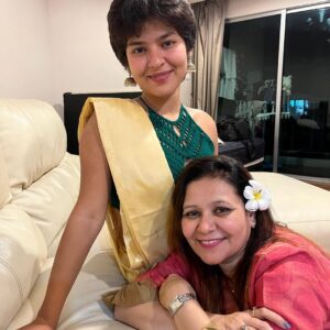 Nidhi Bhanushali Instagram - This Diwali, Home came to me ♥️ 

Love and Light to everyone! 
Happy Diwali 🪔