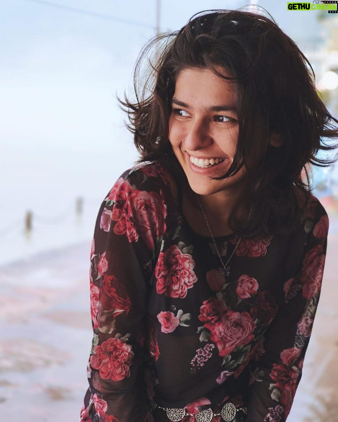 Nidhi Bhanushali Instagram - Misty day at the Ganges πΌπ½