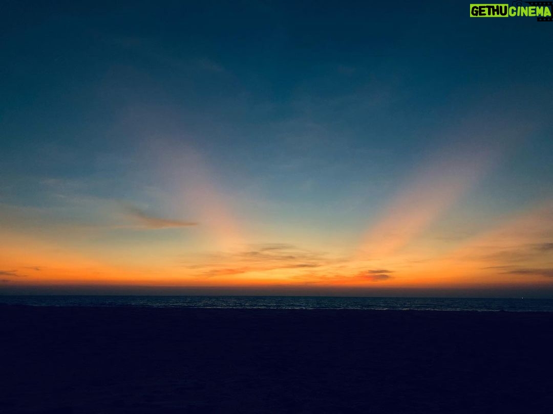 Nidhi Bhanushali Instagram - A weekend with my sisters and em +1s in the land of good surf, great ice cream and incredible sunsets. Wholesome yet incomplete without our girls @nayana_shyam @anveshavij @saumyauniyal_