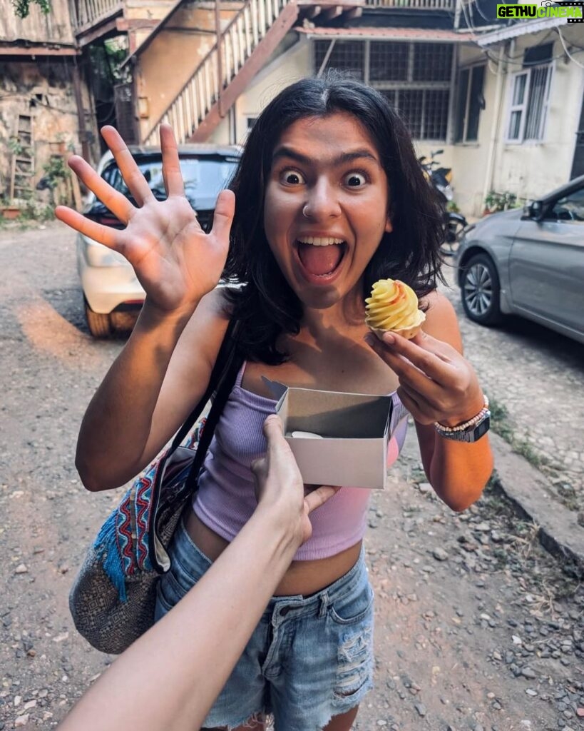 Nidhi Bhanushali Instagram - This lemon tart’s got a one way ticket to my heart and so does @bhagyashreelimaye! Hearsch Bakery