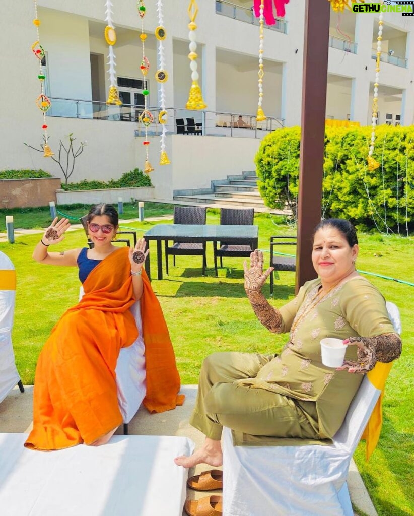 Nidhi Bhanushali Instagram - Issa wedding season folks 💐 Bangalore, India