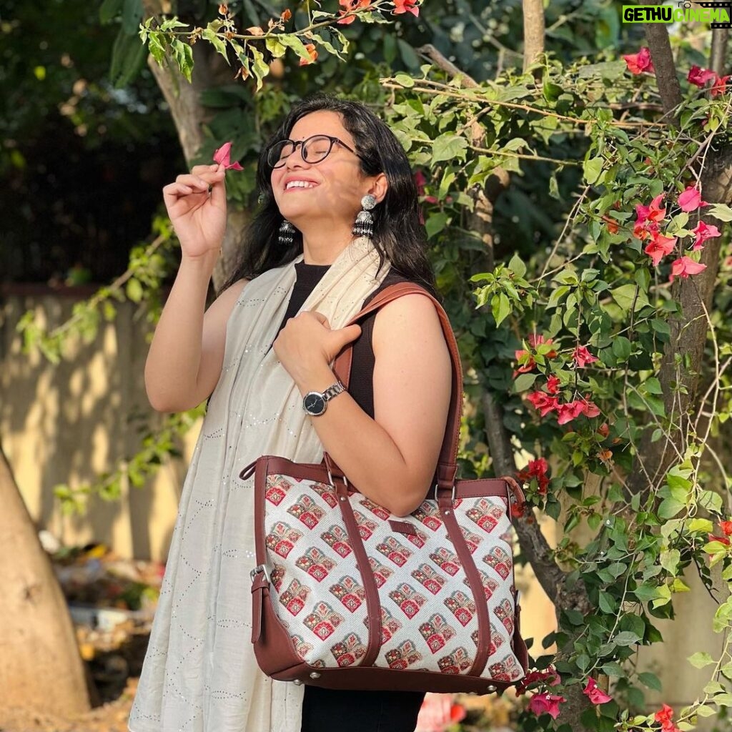 Nidhi Narwal Instagram - Phooling Around much. 🌸🫢 ________ Functionality meets style with Zouk. Zouk effortlessly defines a modern Indian classic. Beautifully handcrafted, Cruelty-free and Proudly Indian products. ✨ _________ Use my coupon code IGNARWAL12 to avail 12% discount on your next Zouk purchase. :D #Zouk #ZoukOnline #Handcrafted #ProudlyIndian #CrueltyFree
