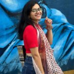 Nidhi Narwal Instagram - वक़्त से गिला क्या करूँ वक़्त का काम है आगे बढ़ना… ये तो हम इंसान हैं जो चलते कदमों के साथ भी कहीं अटके रह जाते हैं। 2018 में अटके हुए लोगों को भी 2023 मुबारक! उम्मीद है इस साल आप चलें मग़र अटके ना रहें। ♥️ :) #2023